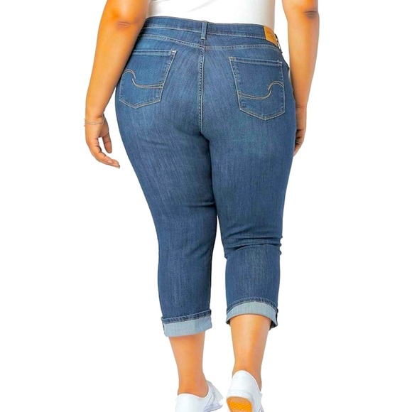 Signature by Levi Strauss Denim - Signature by Levi Strauss Gold Mid Rise Stretch Capri Jeans 18